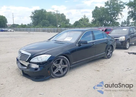 2011 Mercedes-Benz S 550 4Matic z USA, uszkodzony, nr VIN WDDNG8GB1BA405570